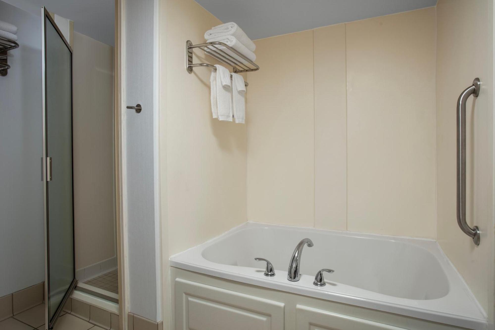 Hilton Garden Inn Fredericksburg Dış mekan fotoğraf
